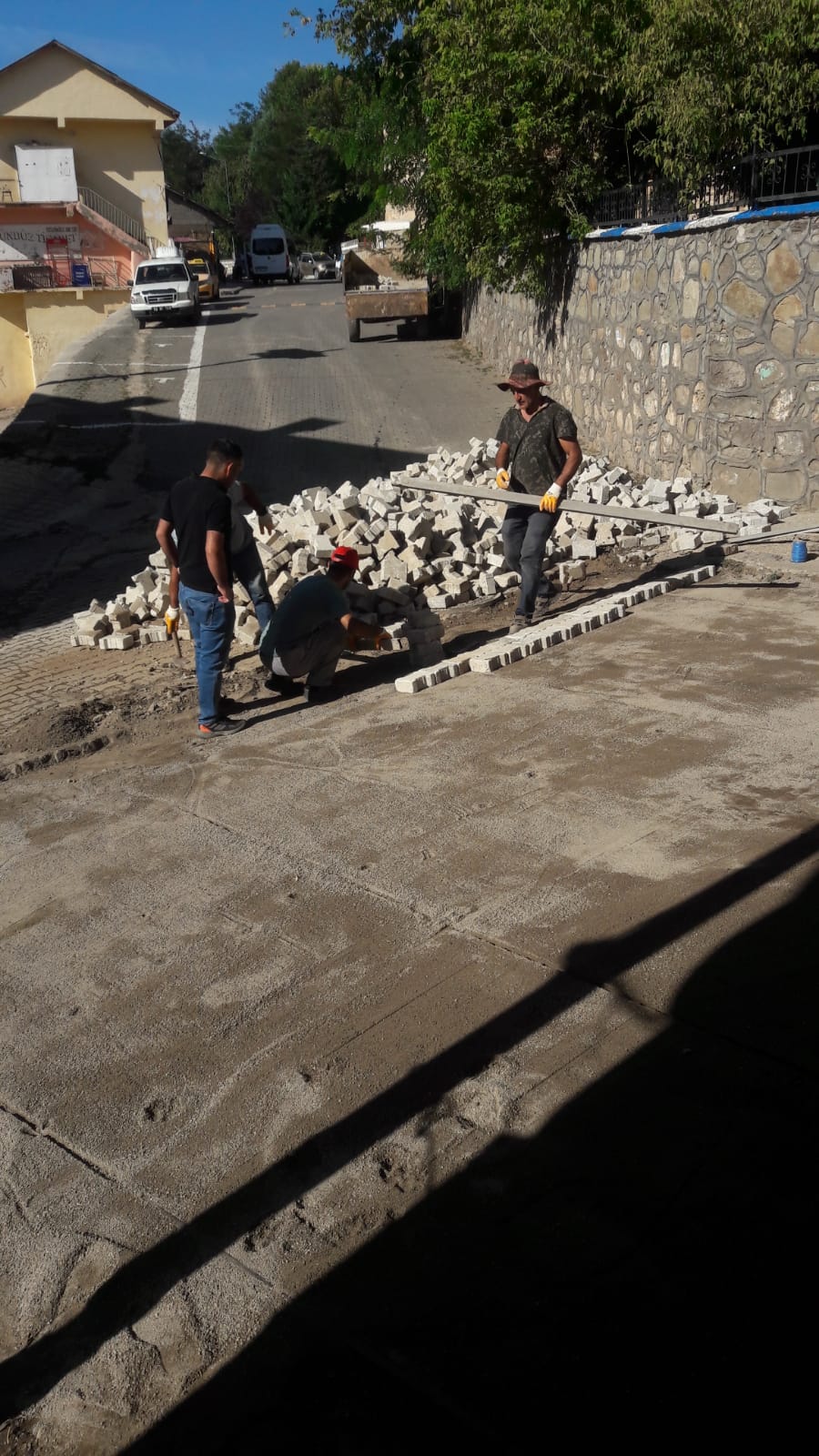 PARKE YOL ONARIM ÇALIŞMALARI BAŞLADI  